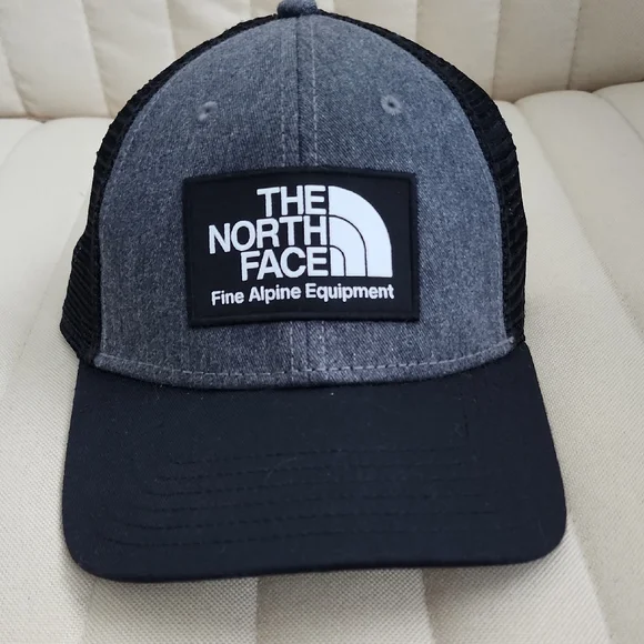 The North Face Black and Gray Hat - Picture 1 of 3